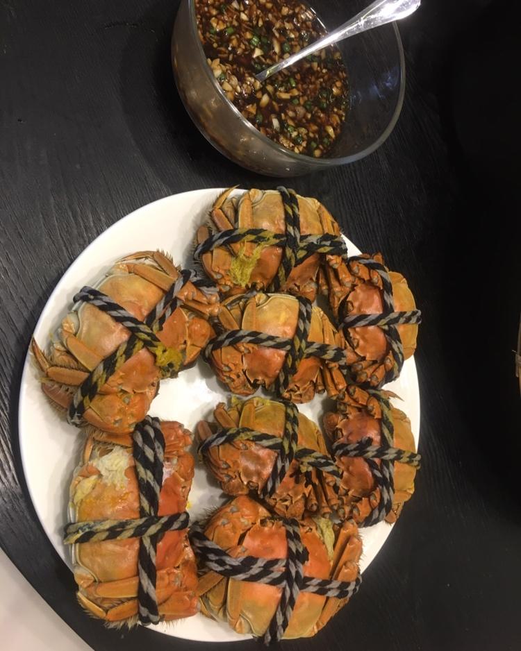 清蒸大闸蟹：附姜醋汁做法