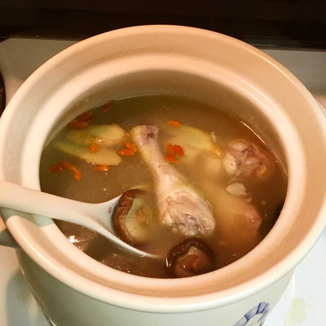 香菇炖鸡汤