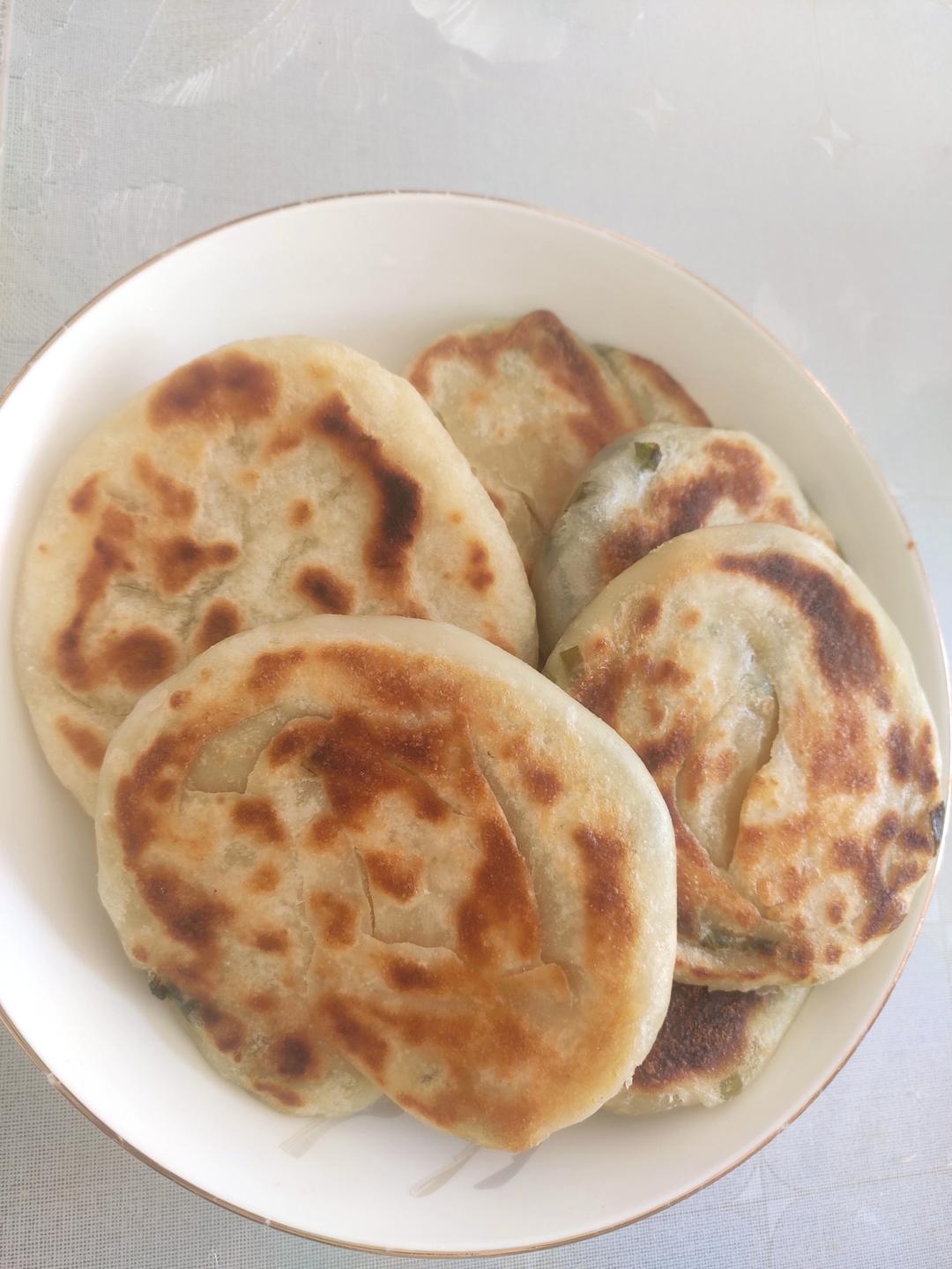 家常葱油饼 柔软多层 凉了也不硬 附细节视频详解