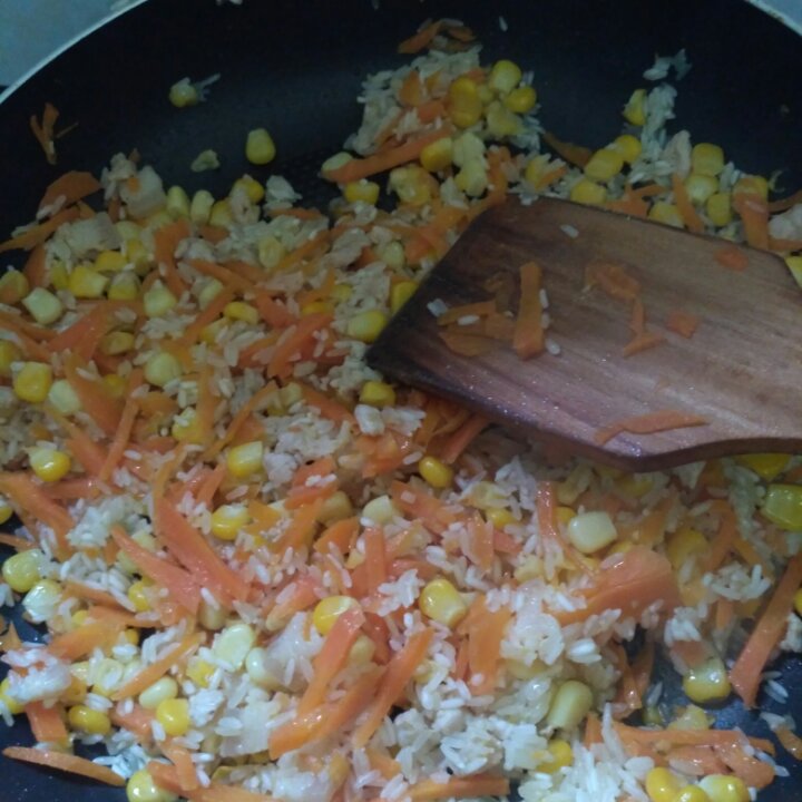 胡萝卜玉米猪肉焖饭