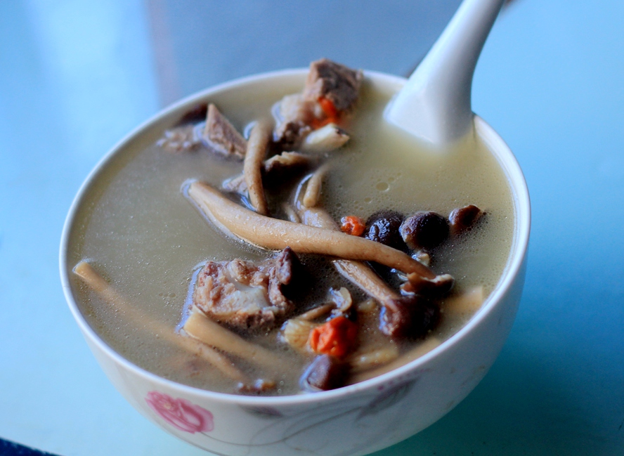 茶树菇排骨汤
