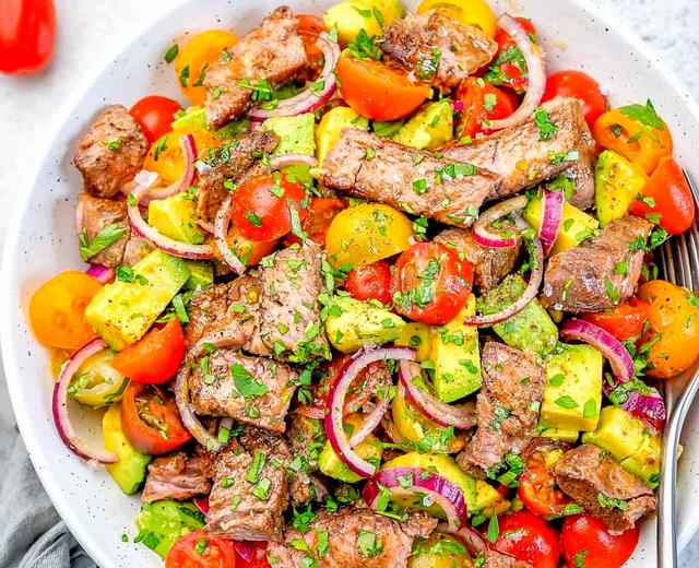 夏日减脂餐—牛排番茄沙拉（Steak Avocado Salad）的做法