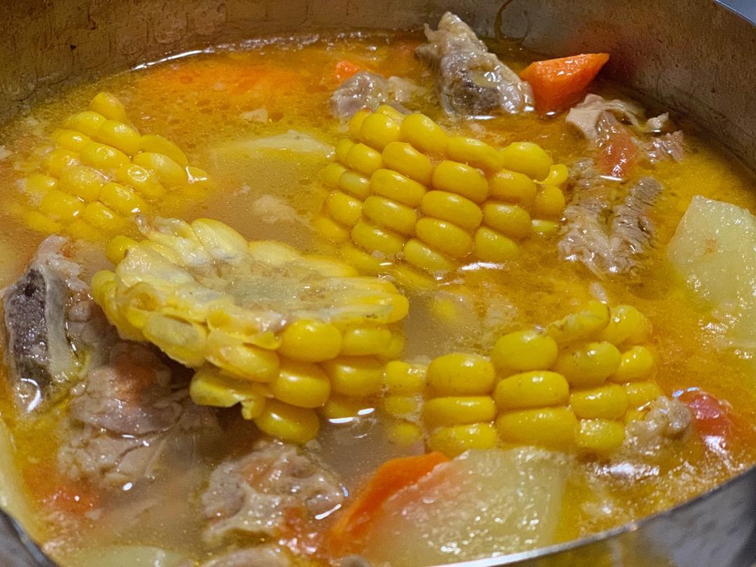 番茄土豆玉米排骨汤