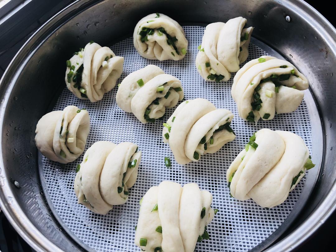 传统的葱油花卷