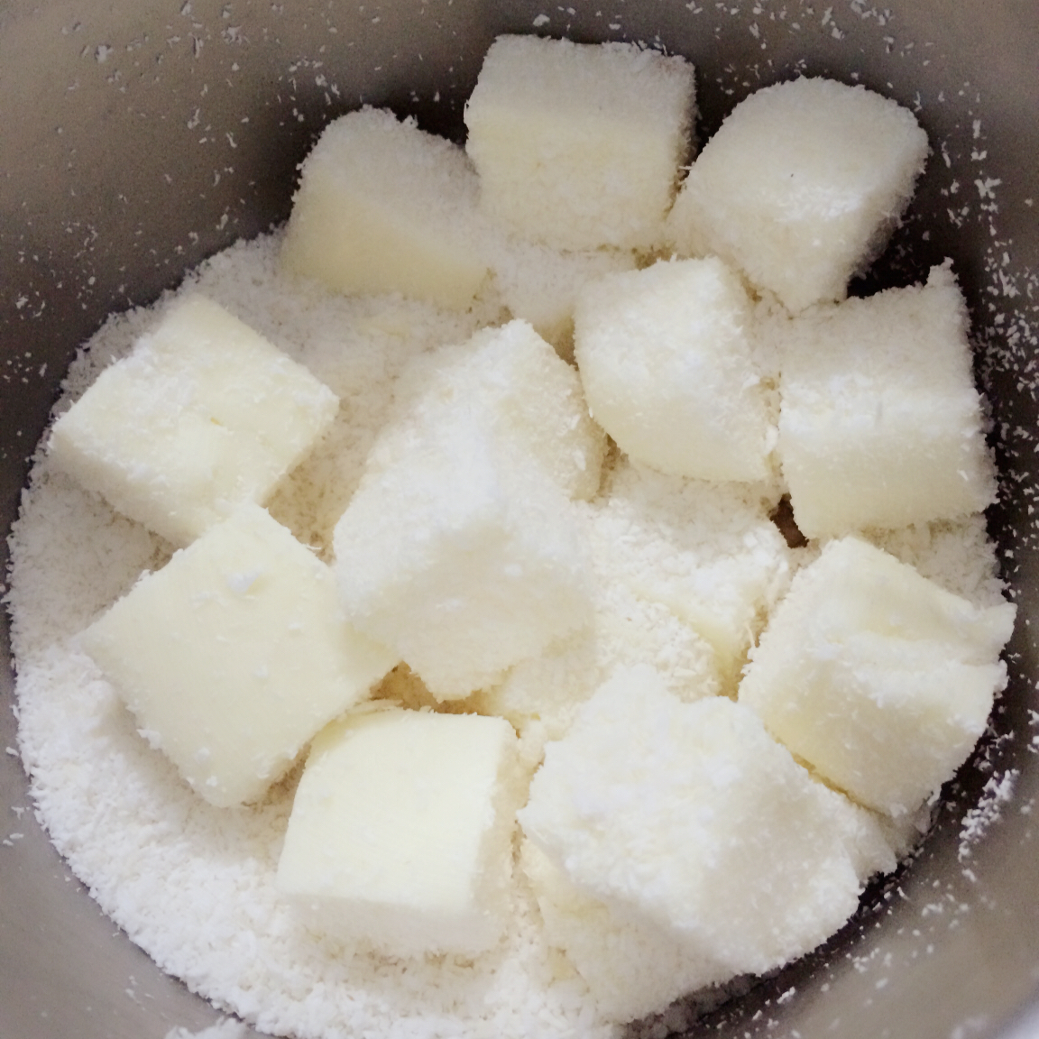 椰丝牛奶小方糕