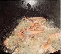 蒜香椒盐北极虾的做法 步骤4