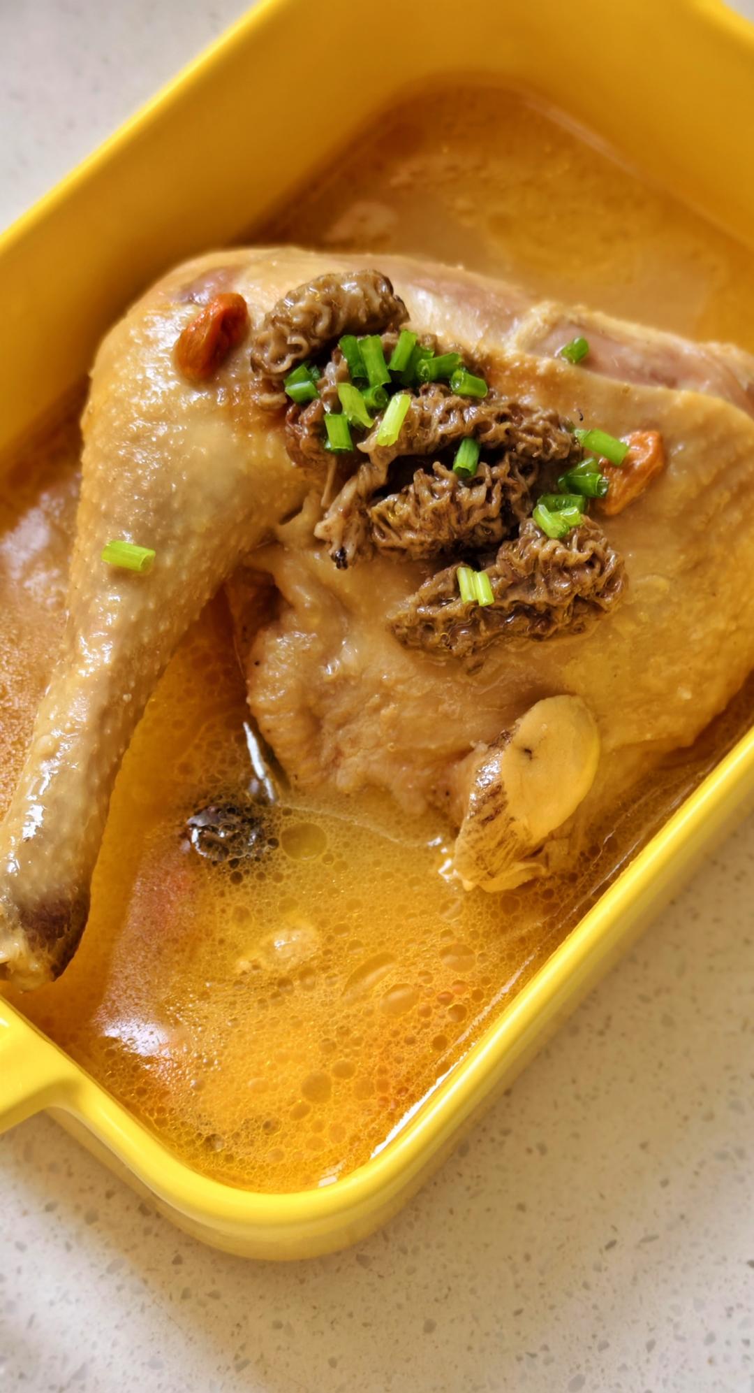 黄芪红枣枸杞炖鸡汤