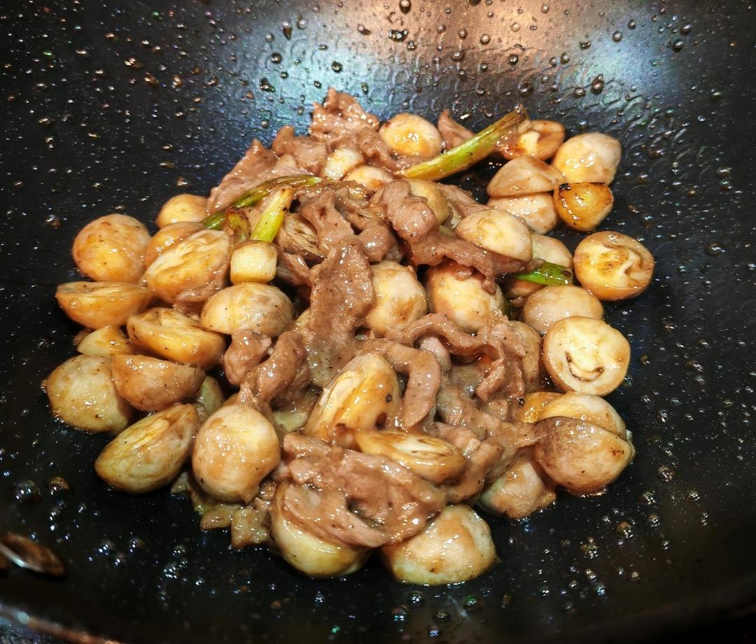 就是那个味！粤菜经典~蚝油草菇炒牛肉