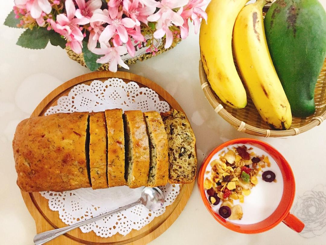 《Tinrry+》健康快手的香蕉核桃蛋糕