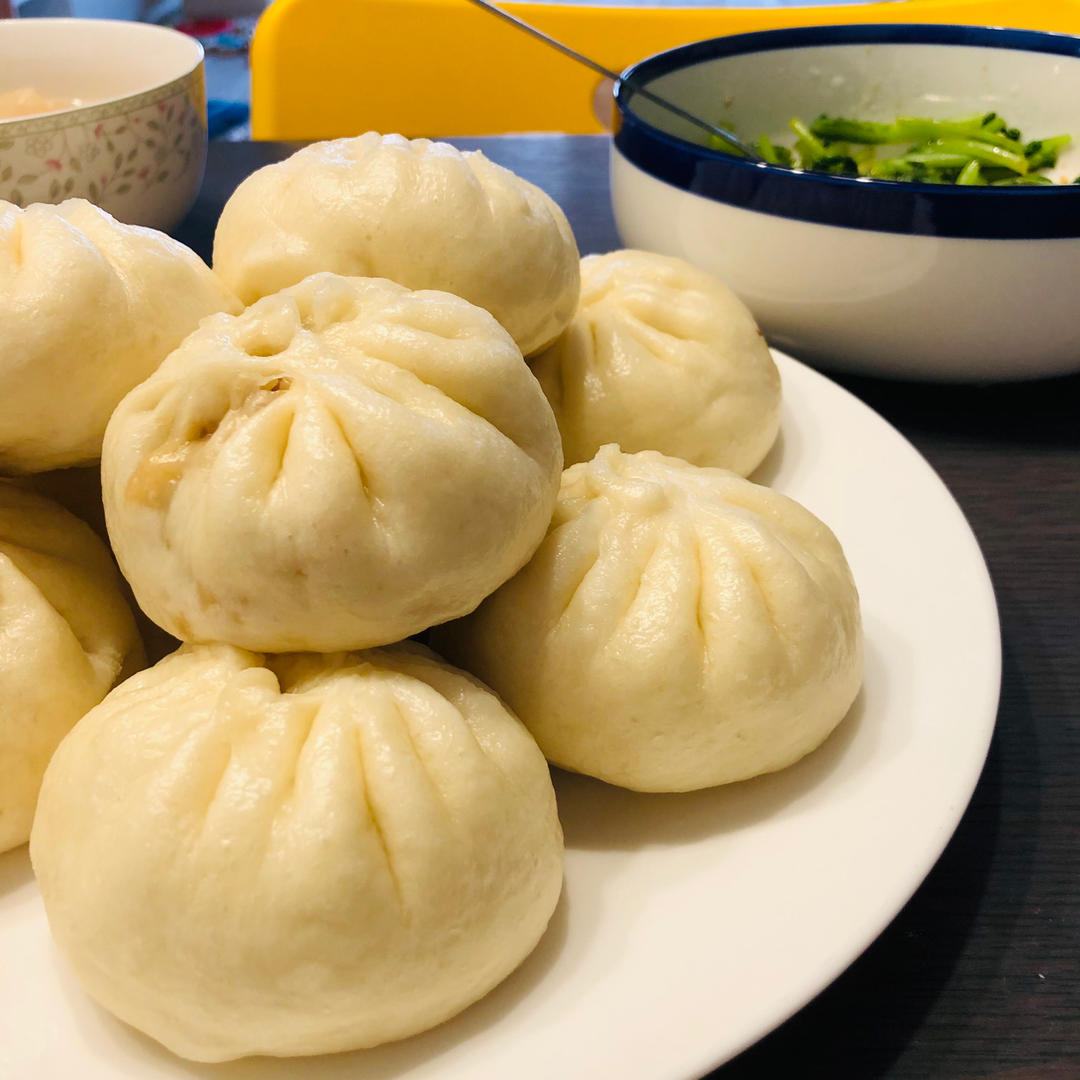 鲜花和美食装扮的生活