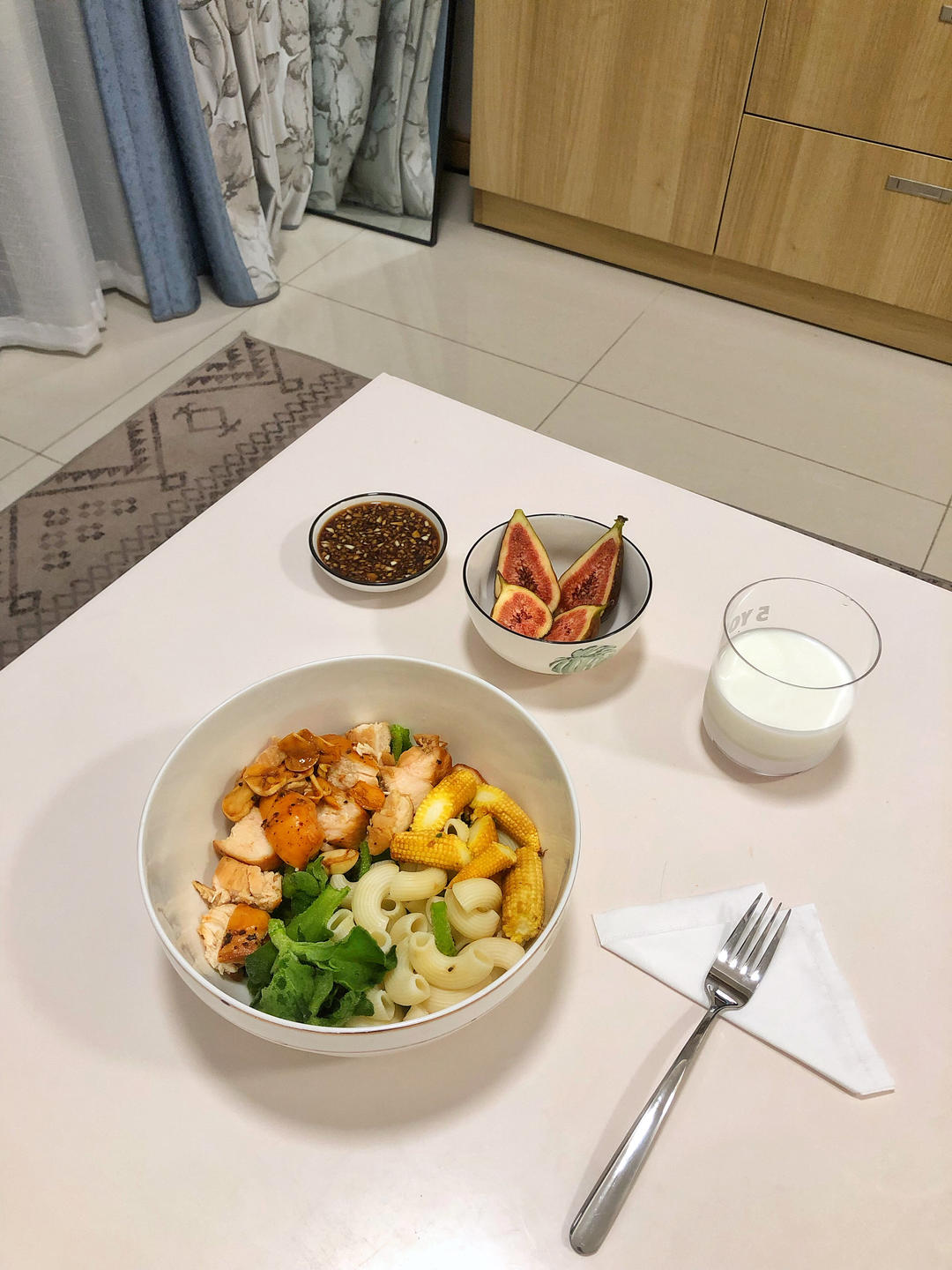 夏日烤鸡胸肉蔬菜沙拉