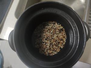 小森林煮糙米饭（不需要隔夜泡米的做法）的做法 步骤2