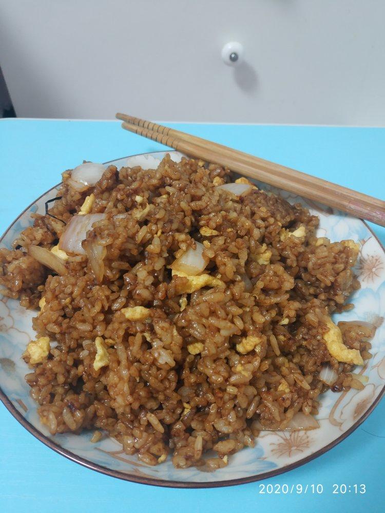 好吃到舔盘的酱油炒饭！