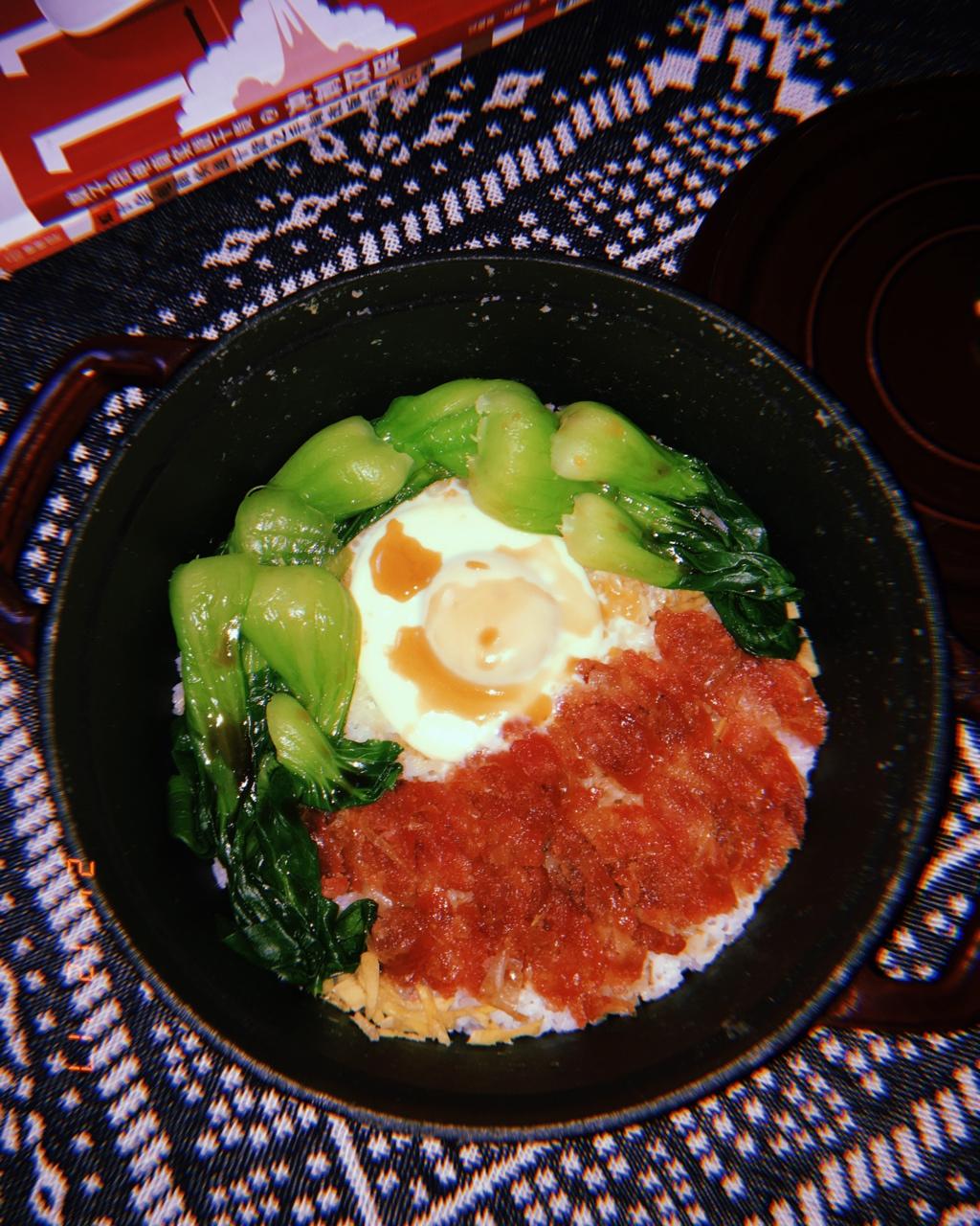 广式腊味煲仔饭