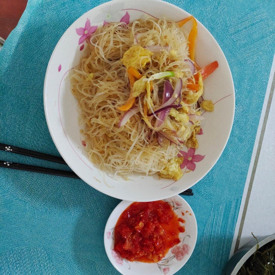 鸡蛋炒米粉，正确泡发干米粉，不碎、不坨、不粘锅、口感Q弹