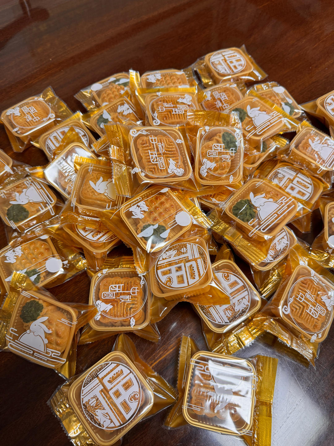 广式月饼—蛋黄莲蓉月饼
