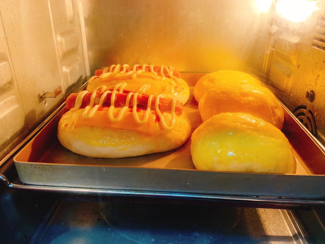 热狗香肠面包【不用厨师机面包机，手工揉面的教程】