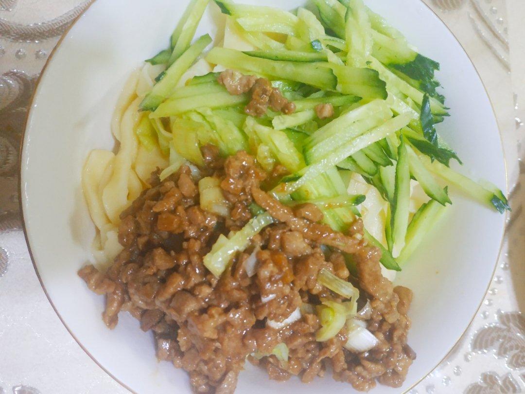 家常炸酱面