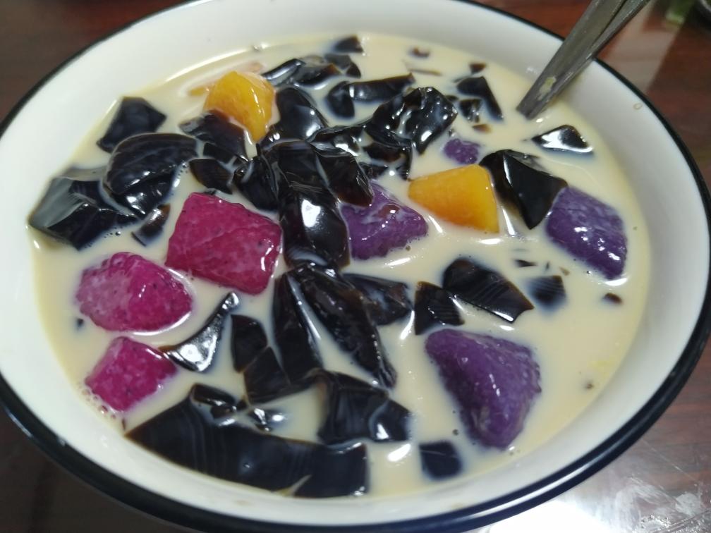 奶茶芋圆烧仙草