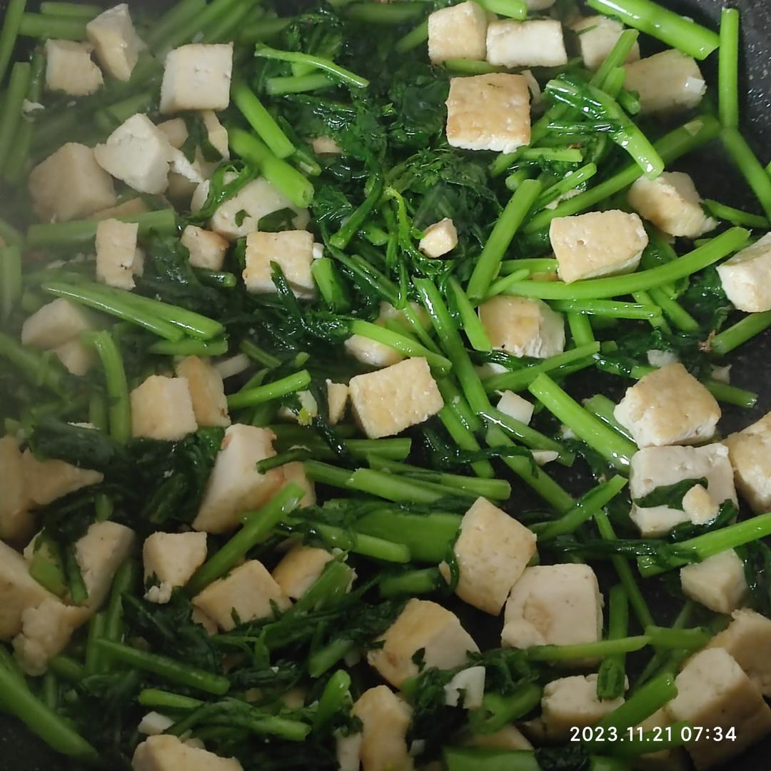 一款简单的健康菜—茼蒿豆腐