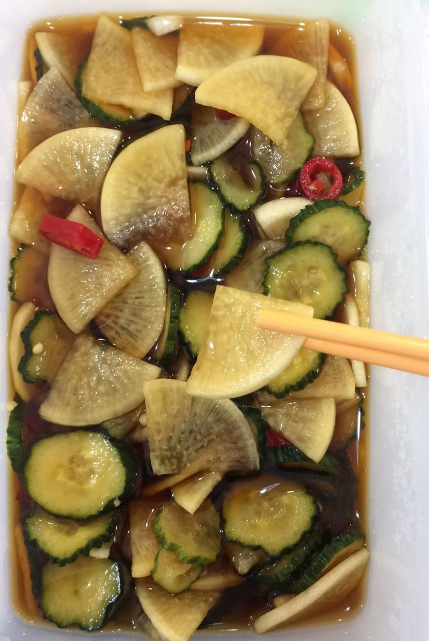 简单好吃的特百惠萝卜黄瓜辣椒泡菜