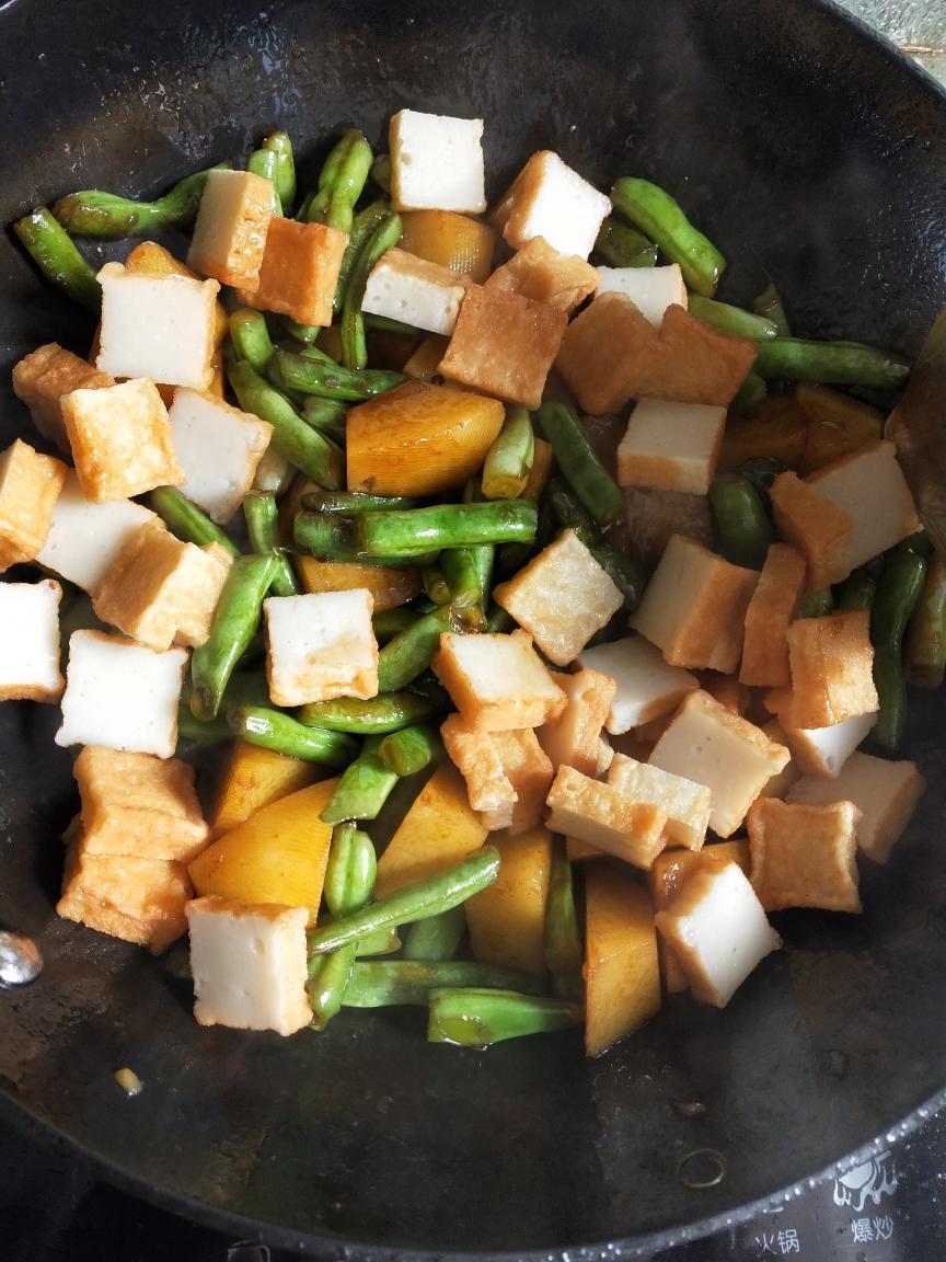 好吃鱼豆腐焖面