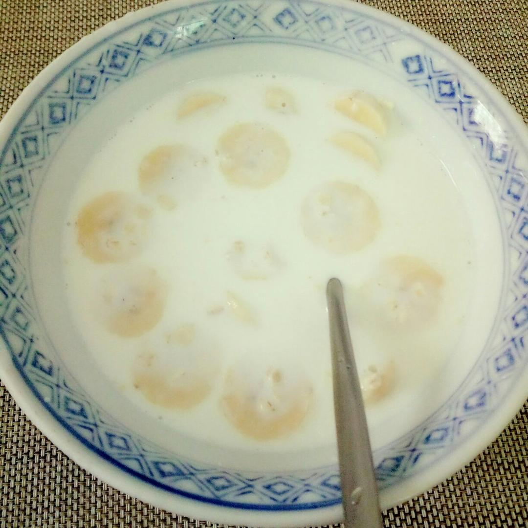牛奶燕麦泡香蕉（减肥快手早餐）