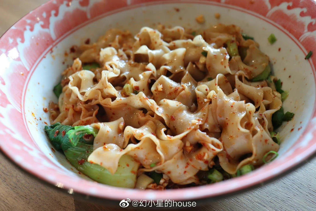 十分钟就能吃上的超简单油泼面