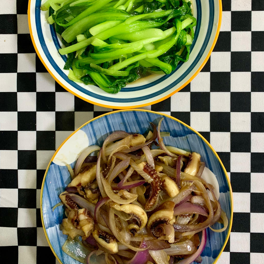 爆炒鱿鱼须，加上这一步，可以与铁板鱿鱼媲美