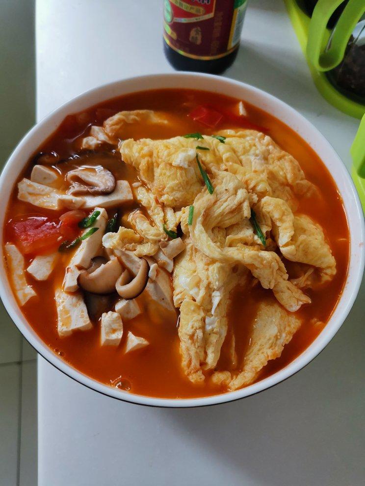 西红柿菌菇豆腐汤