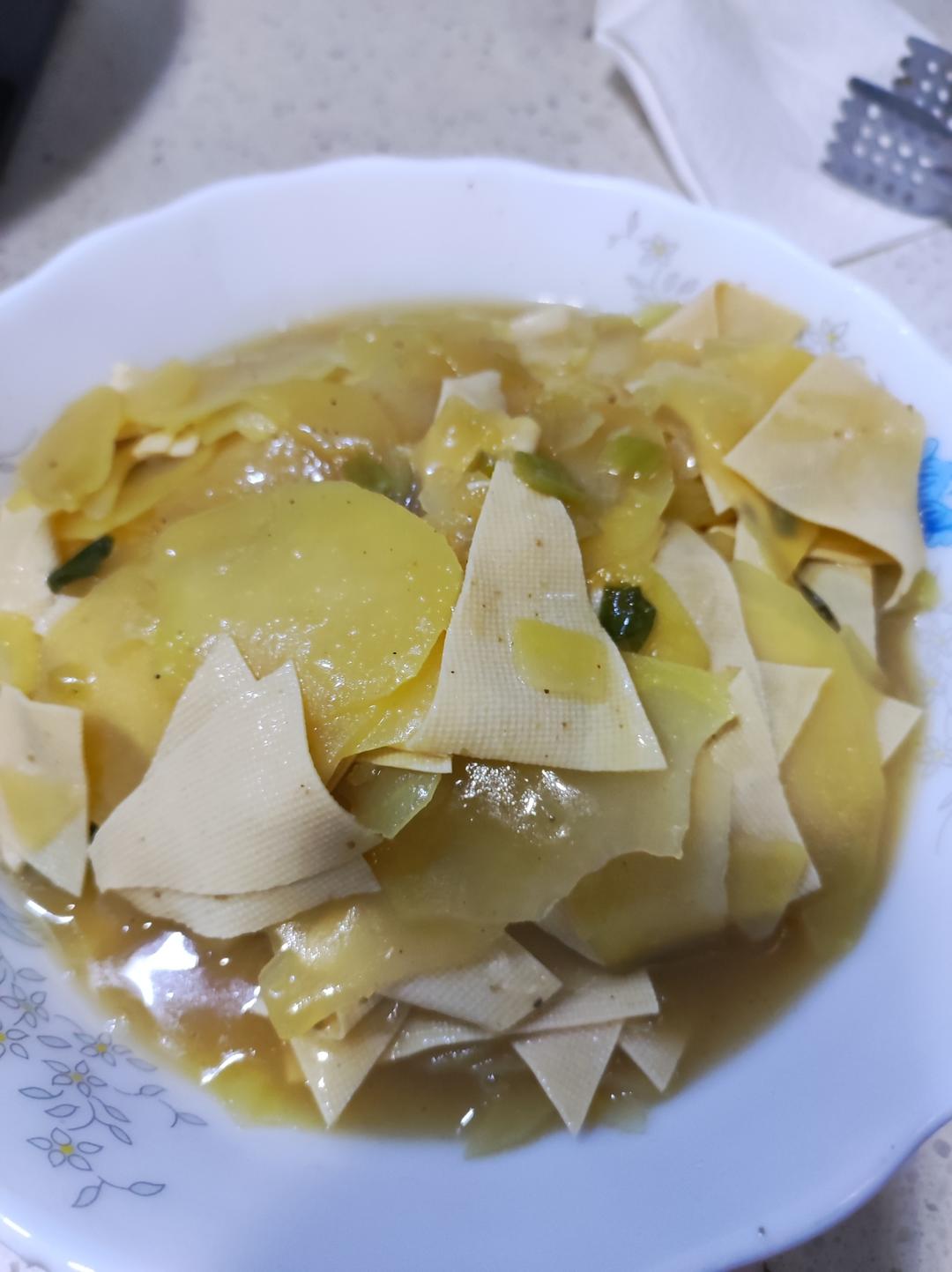 干豆腐炖土豆片