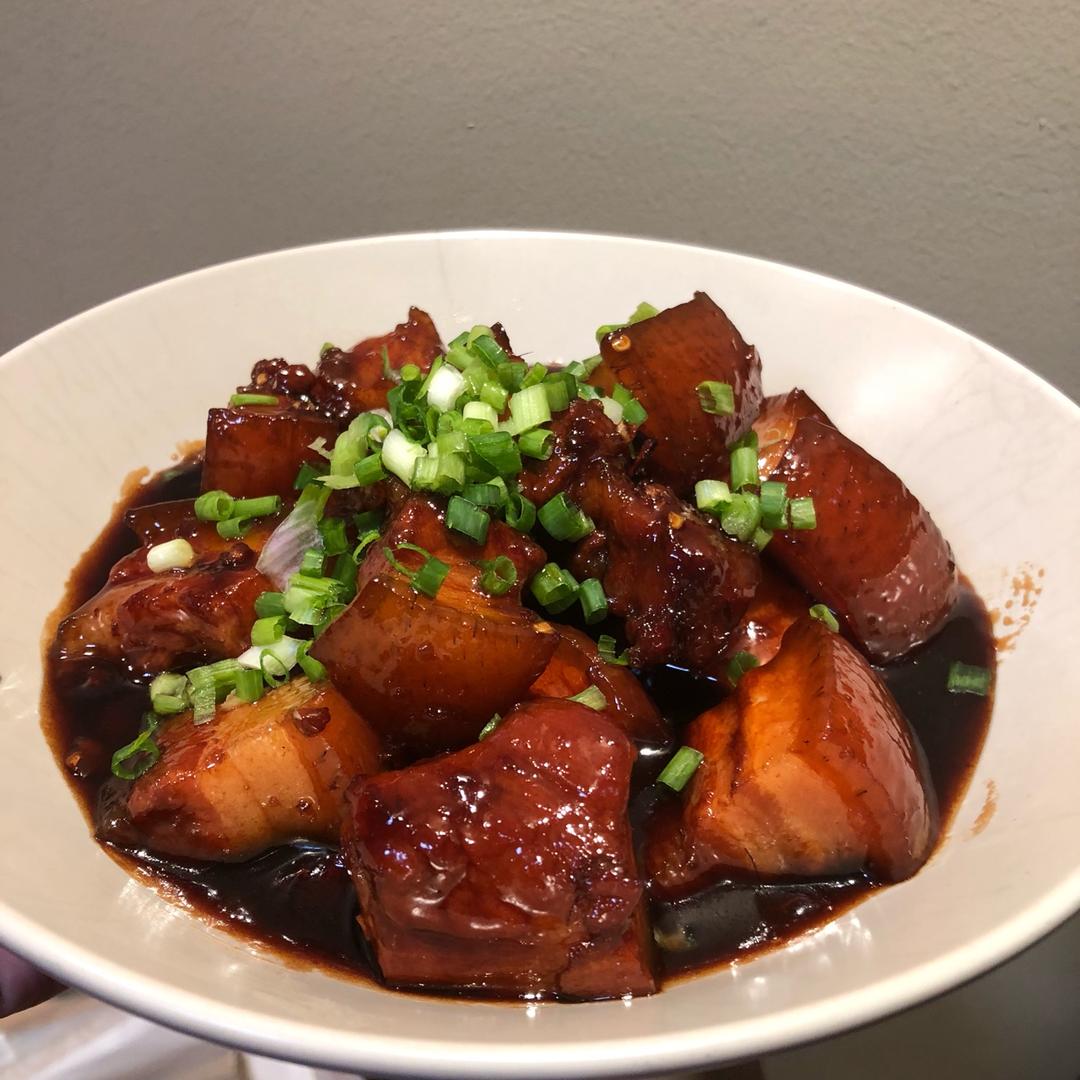 吃着碗里望着锅里的红烧肉