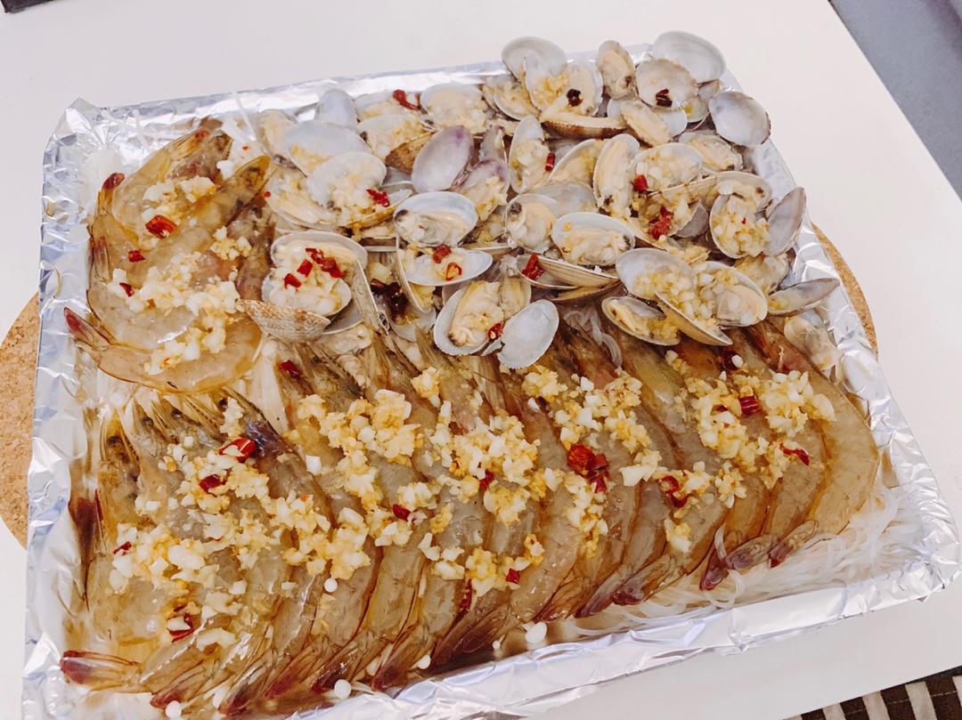 蒜蓉金针菇烤花蛤虾
