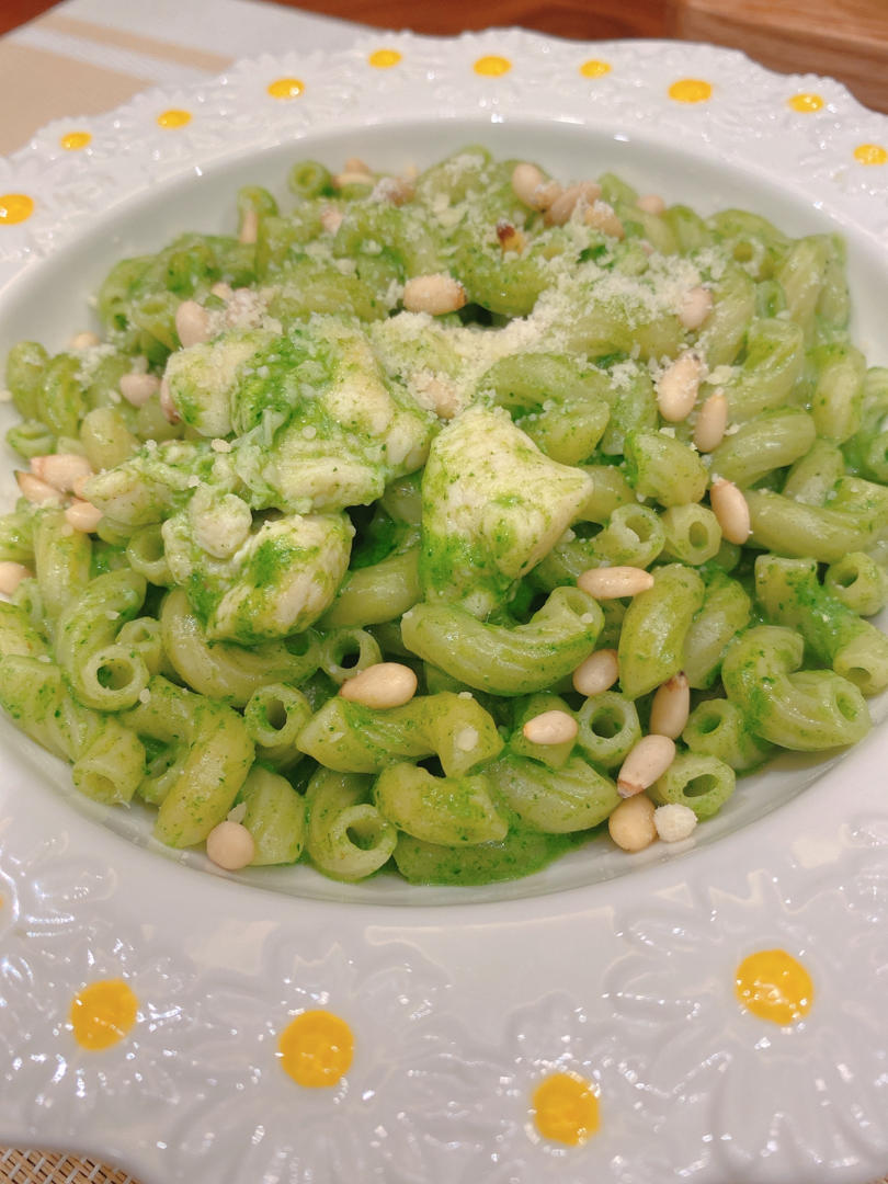 打耳光都不放的绿色意大利面(青酱意面)----菠菜罗勒松子拌意面