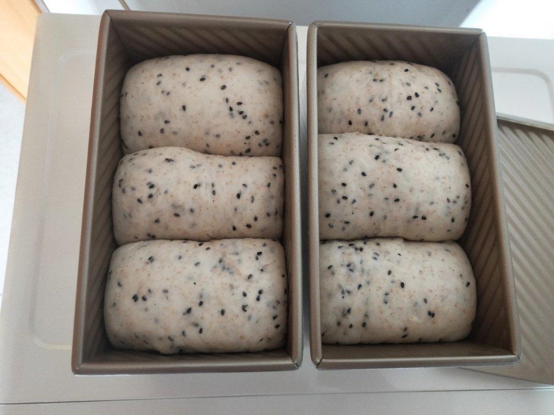 全麦黑芝麻核桃吐司