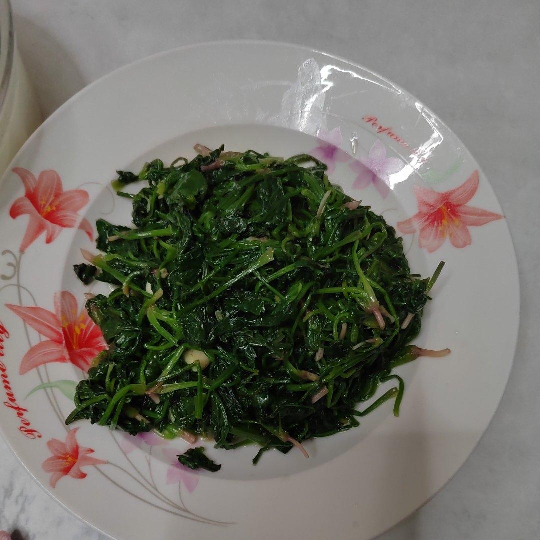 不涩口又嫩的清炒菠菜