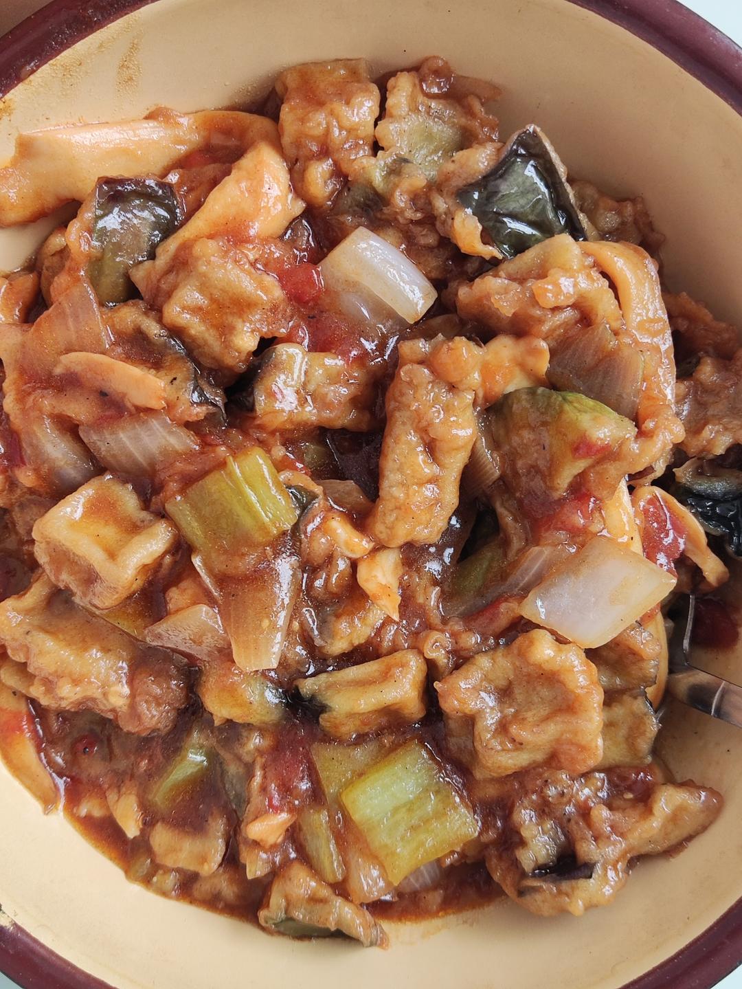 红烧茄子（佐西红柿尖椒）