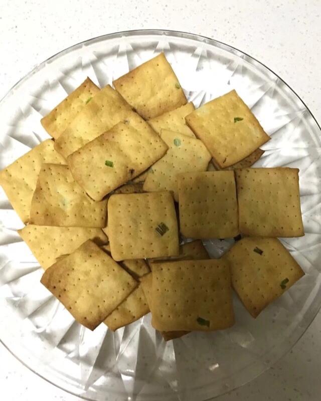 零经验也不怕：葱香苏打饼，据说好吃到六亲不认