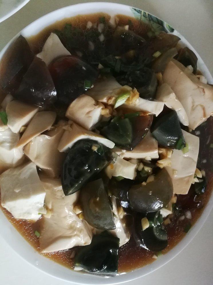 皮蛋拌豆腐