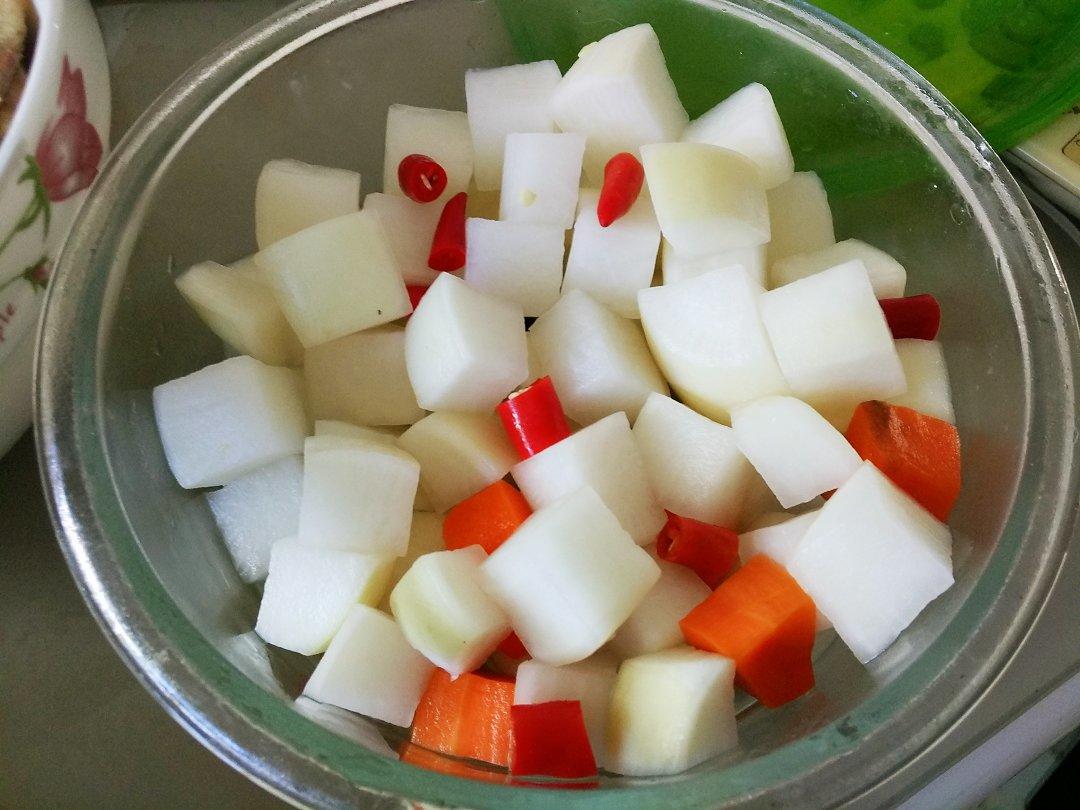破口袋做的脆爽萝卜丁开胃小菜