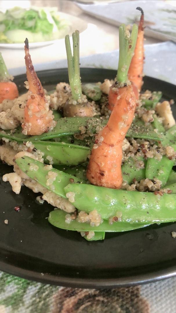 大虾荷兰豆炒藜麦温沙拉