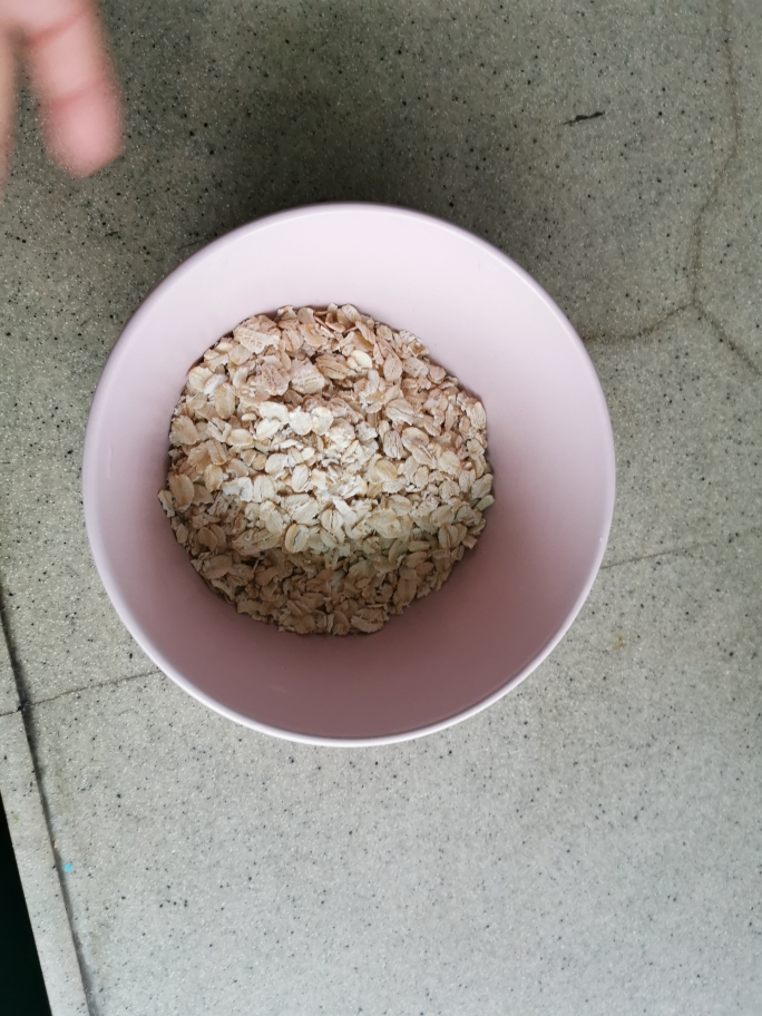 减肥期间懒人必备的燕麦吃法的做法 步骤1
