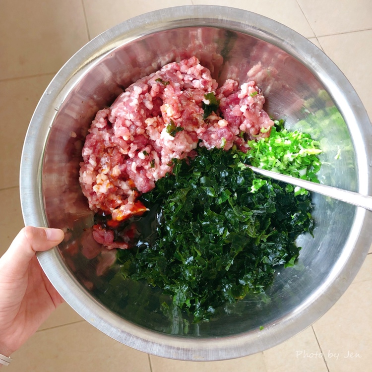 裙带菜肉水饺（加调馅儿）的做法 步骤1
