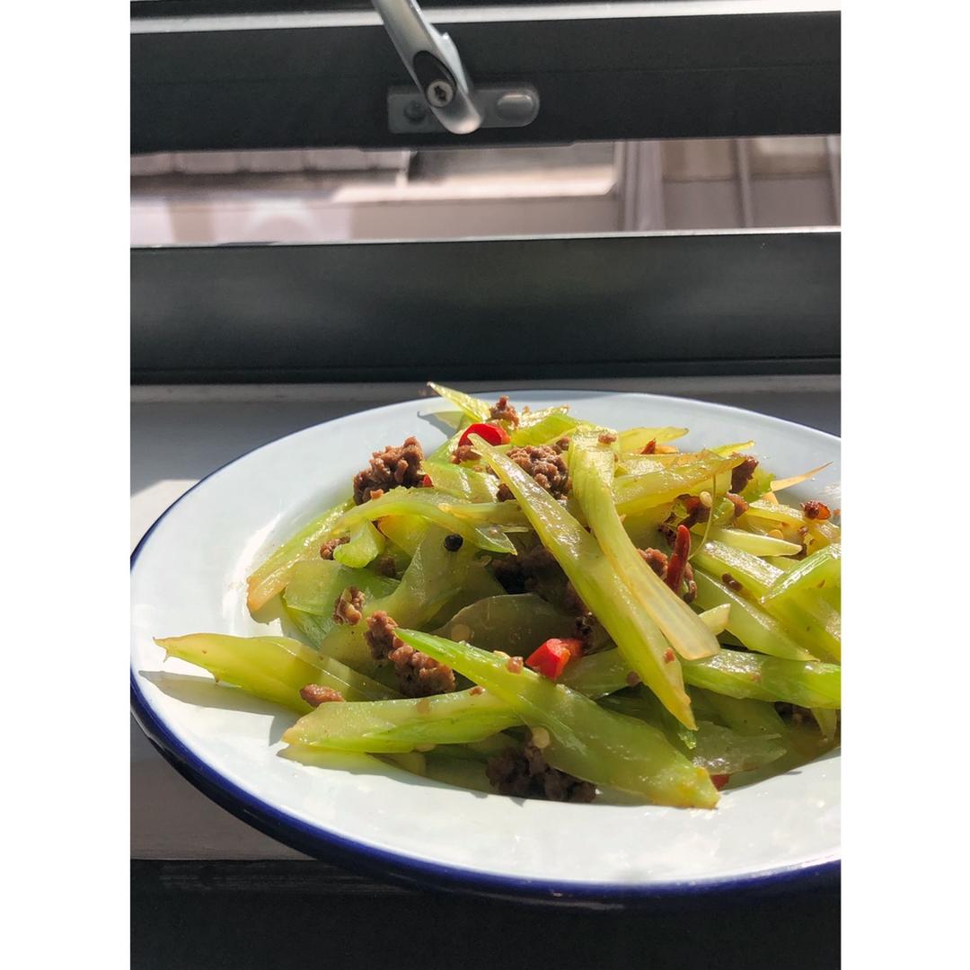 芹菜牛肉末「下饭神器」