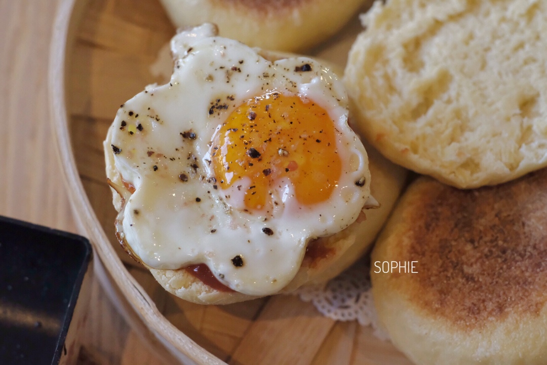 【麦满分早餐蛋汉堡】免烤面包|手揉面包视频