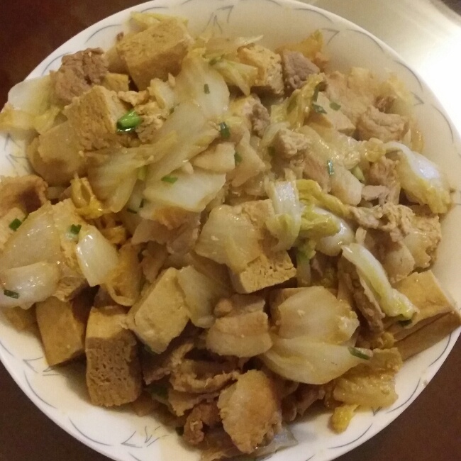 冻豆腐白菜炖五花肉