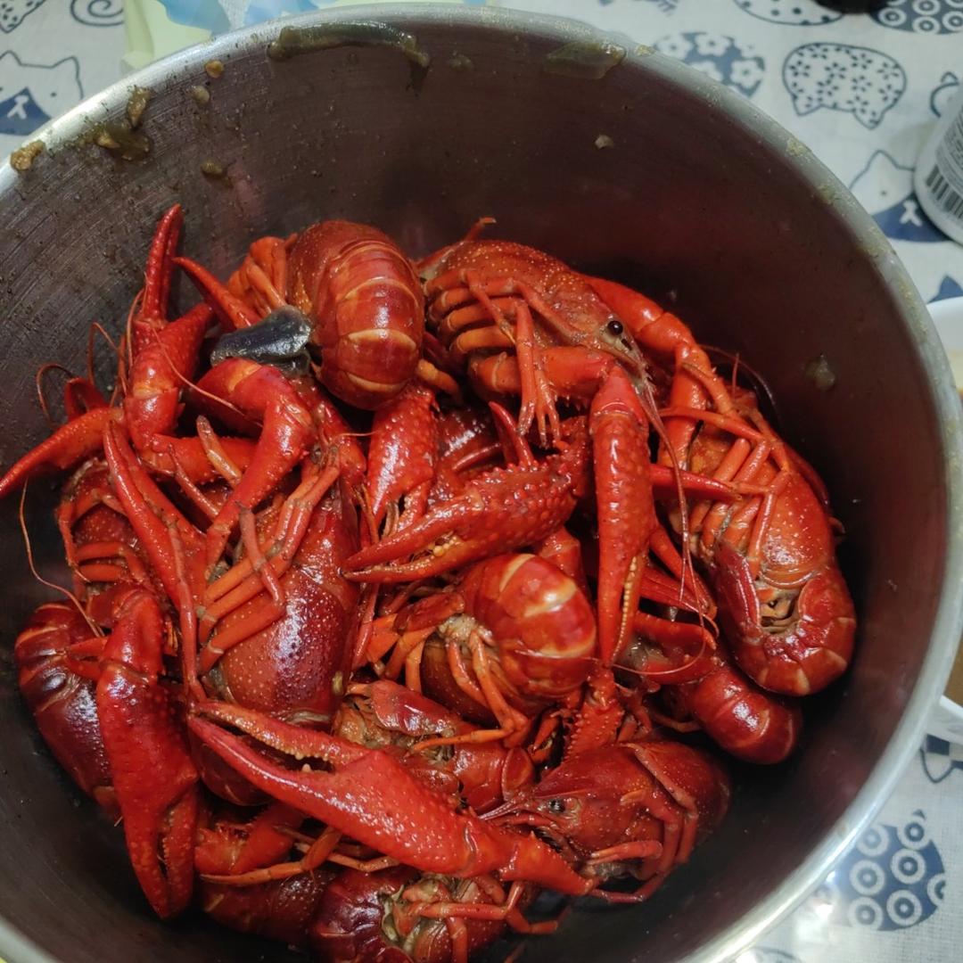 干净简单超香版十三香小龙虾（教你这么挑小龙虾，怎么彻底清洗）