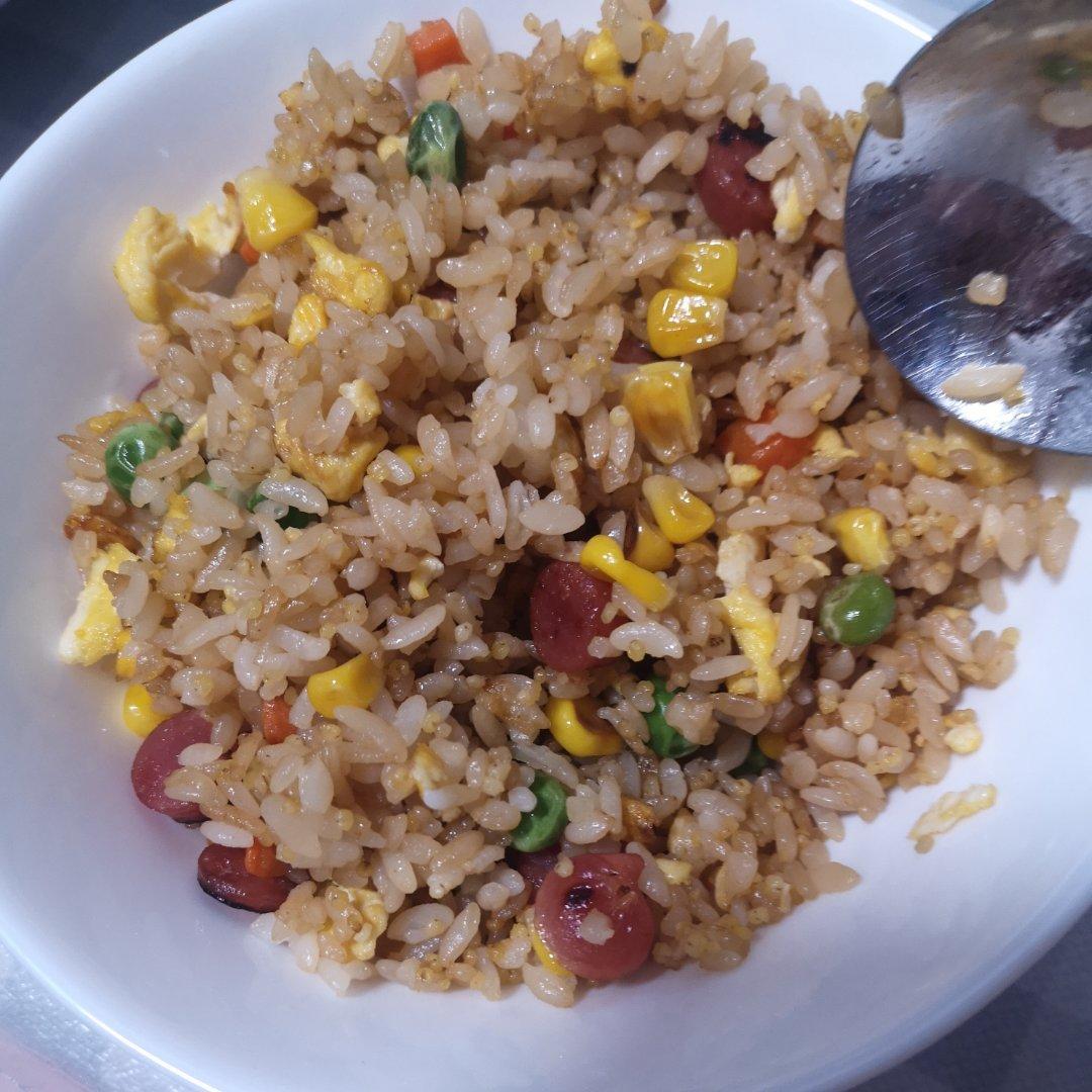 邻居抢着来我家吃土豆香肠炒饭，原来这么香！