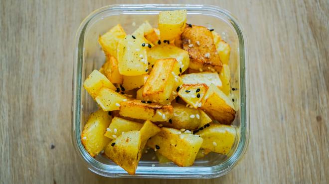 香煎土豆块（制作很简单 软糯的版本 厨房小白也可以掌握 可以做小零食或者代替主食吃）的做法