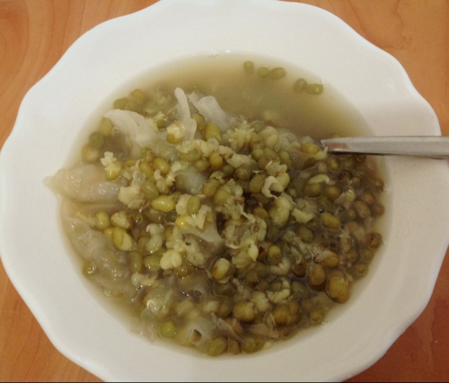 银耳莲子绿豆汤